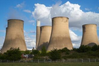 Jak pierwszy reaktor jądrowy przekształcił globalny krajobraz energetyczny?