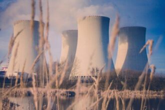 Inwestowanie w spółki energetyczne – analiza ryzyka i potencjału zysków