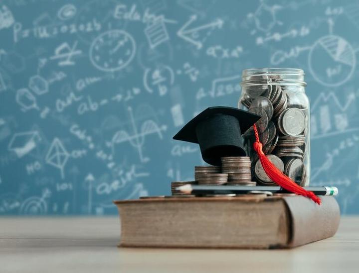 Przewodnik po kredytach i finansach