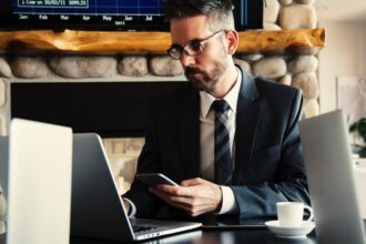 Jak Zostać Profesjonalnym Doradcą Finansowym? Odkryj Najlepsze Kursy i Szkolenia!