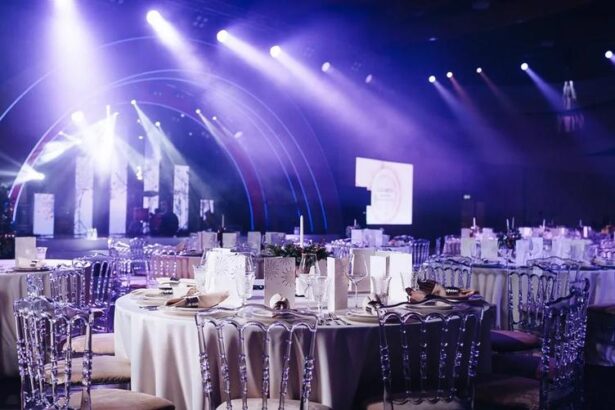 Kto pokrywa koszty kawalerskiego i wieczoru panieńskiego? Oto odpowiedzi!