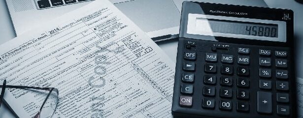 Sprawdź, jak łatwo obliczyć koszty gwarancji bankowej z naszym kalkulatorem i porównaj prowizje