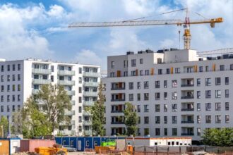 Czy spadek cen mieszkań to szansa, którą warto wykorzystać?